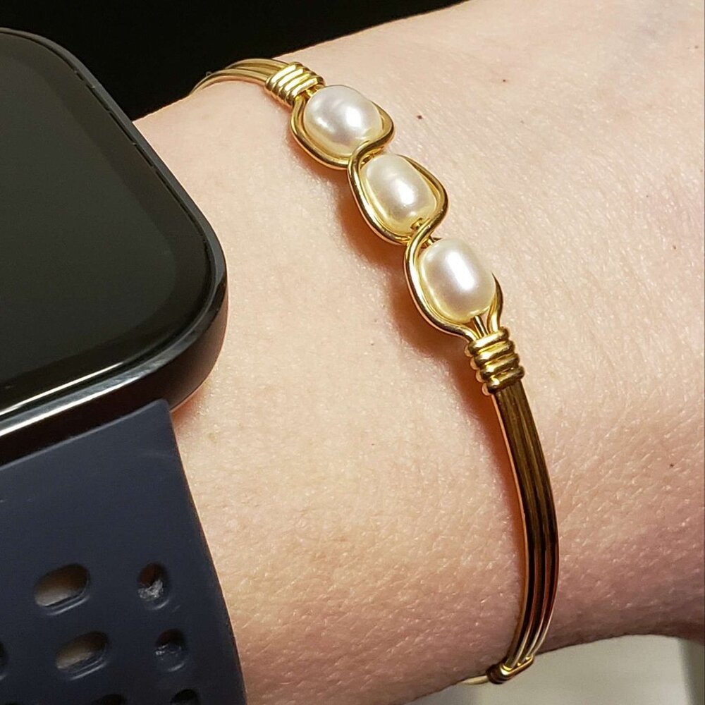 Ronaldo Waverly Pearl 14Kt Gold Wire Bracelet - Picture 4 of 6